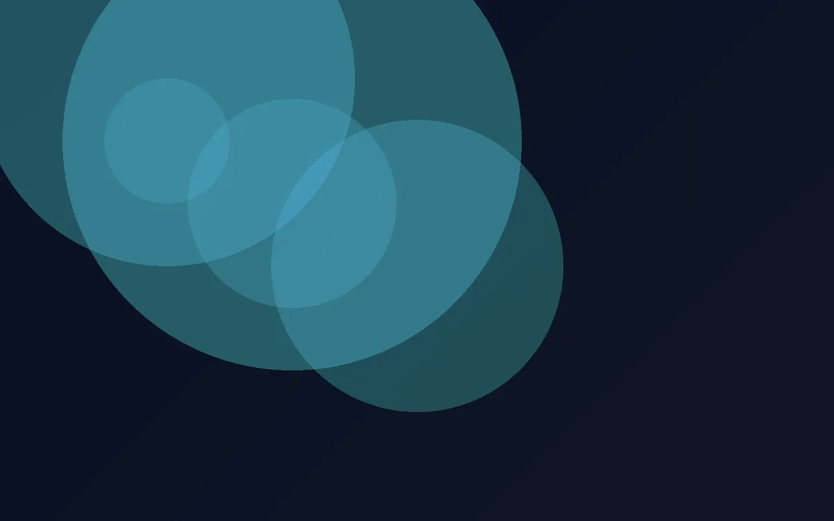 Praca z dokumentami ubezpieczeniowymi przy komputerze